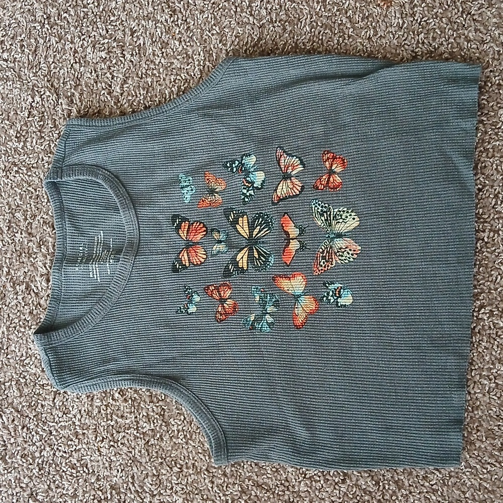 🧚‍♀️Sage Green Ribbed Butterfly Graphic Crop Tank